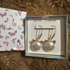#802 Betsey Johnson Gold Tone Pearl Critters Cat Drop Earrings Pave Crystals NWT